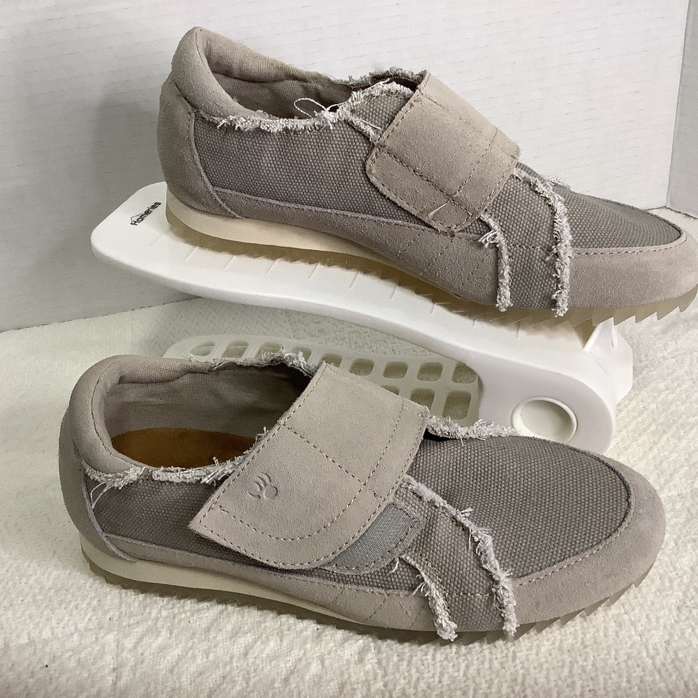 NWOT Bearpaw Austin‎ slip on distressed sneakers